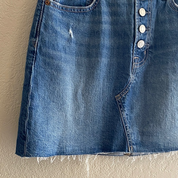 GAP Classic Blue Button-Up Denim Mini Skirt size 4 - Picture 3 of 9